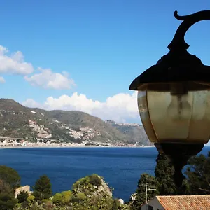 panoramic-apartments-taormina-mazzaro.sicilyhotelsitaly.net/